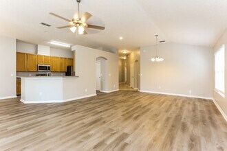 261 N Lake Cunningham Ave in Jacksonville, FL - Building Photo - Building Photo