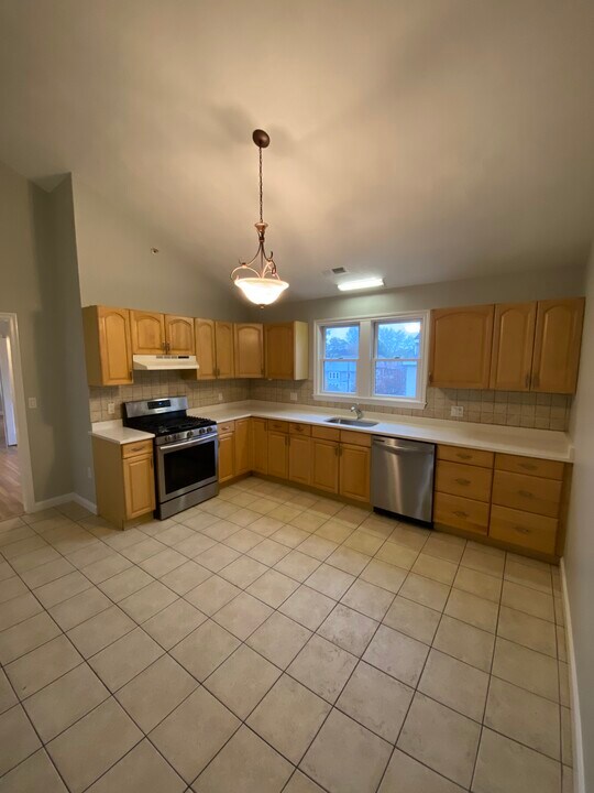 118 Beverly St, Unit 2 in North Andover, MA - Building Photo