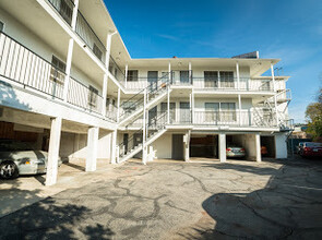 611 Levering Ave in Los Angeles, CA - Foto de edificio - Interior Photo