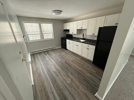 Borough Road in Pembroke, NH - Building Photo