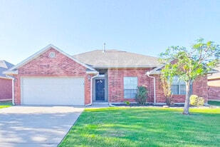 521 SW 163rd St in Oklahoma City, OK - Building Photo