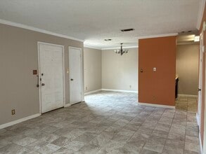 10527 Perrin Beitel in San Antonio, TX - Building Photo - Building Photo