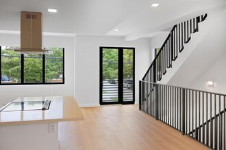 1376 SW 4th St in Miami, FL - Foto de edificio - Building Photo