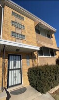 5822 W 79th St in Burbank, IL - Building Photo