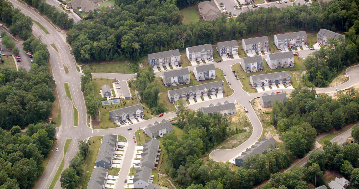 IronBridge Townhomes in Chester, VA - Building Photo