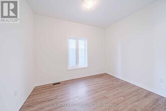 21 Stennett Dr in Georgina, ON - Building Photo - Building Photo