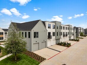 1941 Sawdust Rd in The Woodlands, TX - Foto de edificio - Building Photo