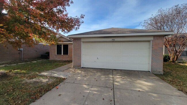 property at 906 Post Oak Trail