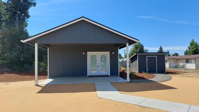 632 N 4th St in Aumsville, OR - Building Photo - Building Photo