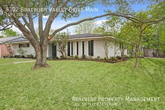 8302 Braeburn Valley Dr in Houston, TX - Building Photo - Building Photo
