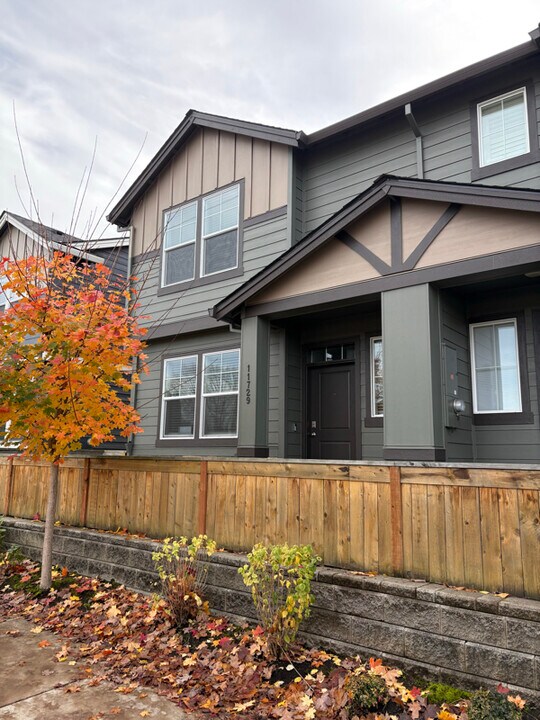 11729 NE 28th St in Vancouver, WA - Building Photo