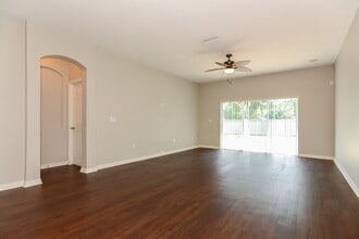 5723 white Trillium Loop in Land O Lakes, FL - Building Photo - Building Photo
