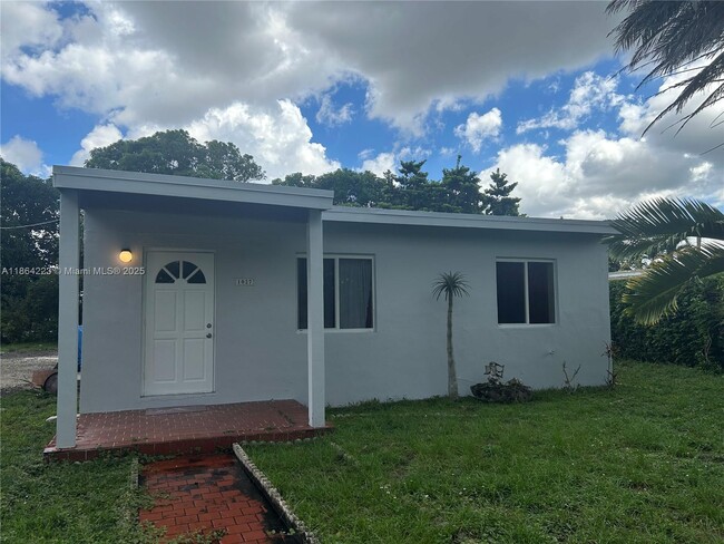 property at 1027 E 20th St