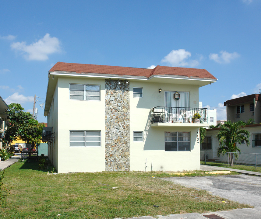 2137 SW 2nd St in Miami, FL - Building Photo