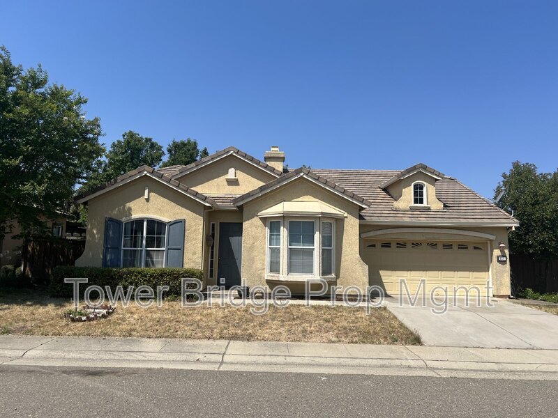 1131 Burwick Ln in Folsom, CA - Building Photo