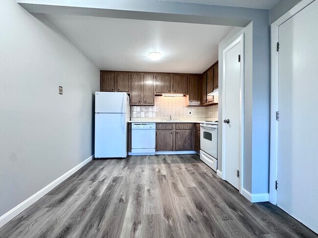 17 Old Colony Ln, Unit 10 in Arlington, MA - Foto de edificio - Building Photo