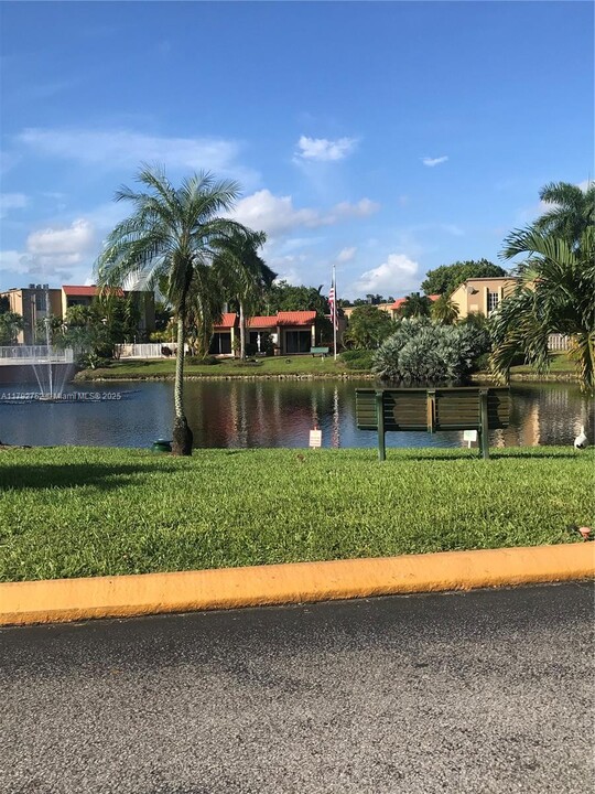 5112 79 in Doral, FL - Building Photo