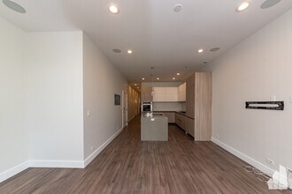 1420 W Chestnut St, Unit 2 in Chicago, IL - Foto de edificio - Building Photo