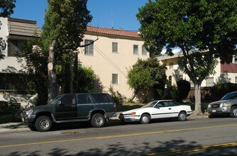 1317 E Wilson Ave in Glendale, CA - Foto de edificio - Building Photo