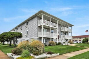709 Ocean Ave N in Avon By The Sea, NJ - Building Photo