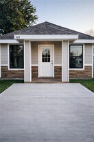 11 E Llano Grande St in Weslaco, TX - Building Photo