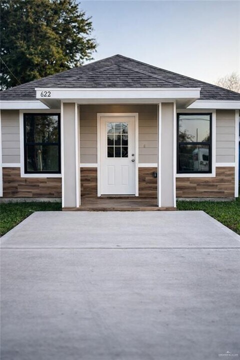 11 E Llano Grande St in Weslaco, TX - Building Photo