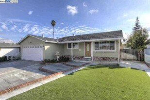 4720 Selkirk St in Fremont, CA - Building Photo