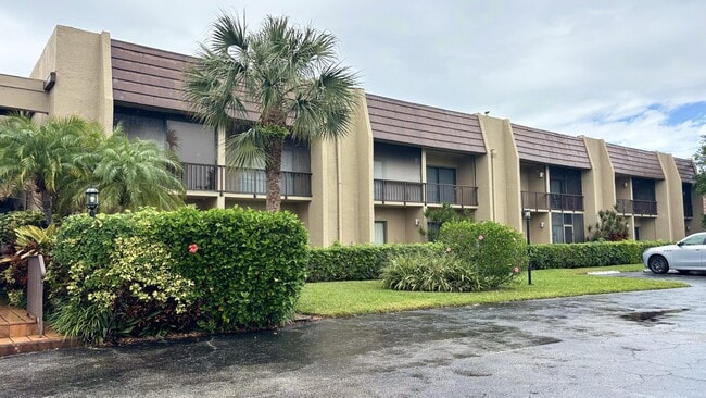 4657 Fountains Dr S in Greenacres, FL - Building Photo - Building Photo