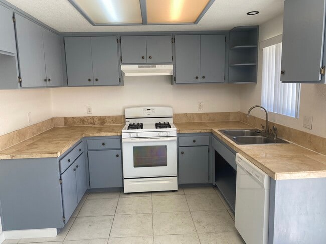 32415 Pueblo Trl, Unit A in Cathedral City, CA - Foto de edificio - Building Photo