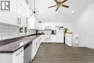 1595 Sprucewood Ave in Lasalle, ON - Building Photo - Building Photo