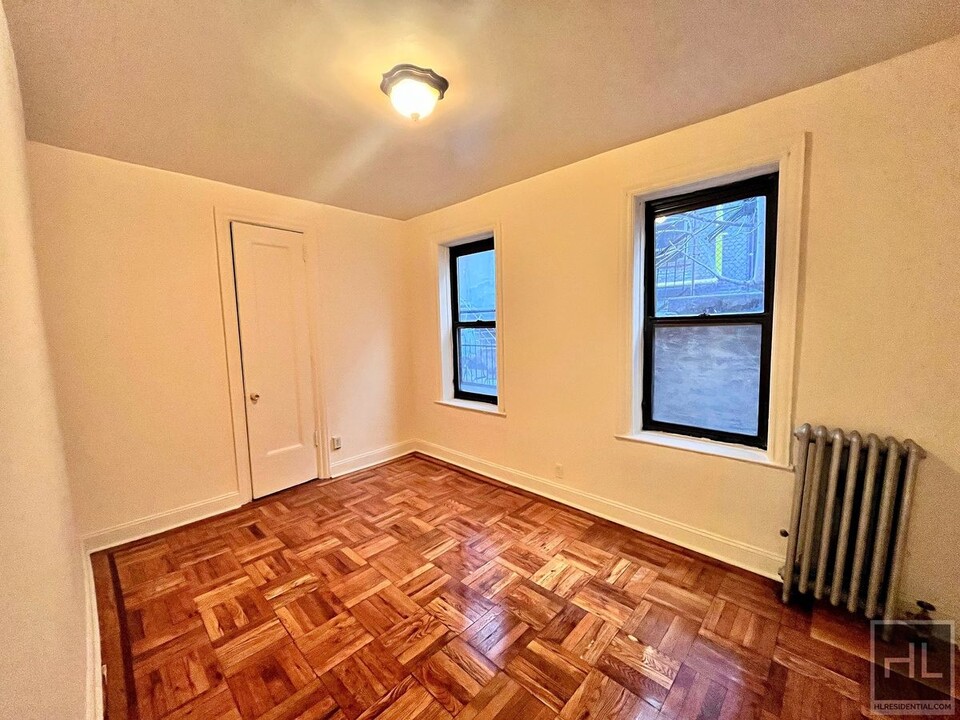 185 E 163rd St in Bronx, NY - Building Photo
