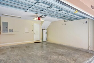 1033 NE 17th Way, Unit 805 in Fort Lauderdale, FL - Building Photo - Building Photo