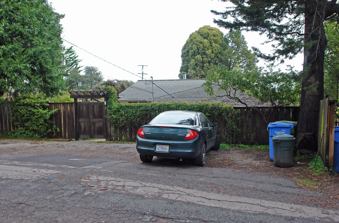 8 Laverne Ave in Mill Valley, CA - Building Photo