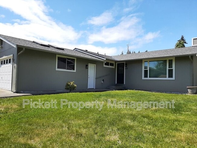 212 NE Torval Canyon Rd in Poulsbo, WA - Building Photo - Building Photo