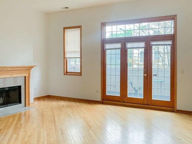 2535 N Southport Ave, Unit 4S in Chicago, IL - Building Photo - Building Photo