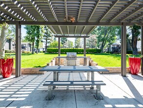 Portola  Redlands in Redlands, CA - Foto de edificio - Building Photo