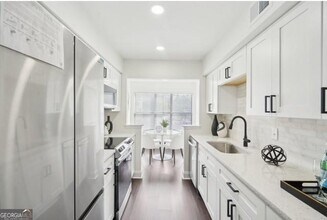 2201 Huntingdon Chase in Atlanta, GA - Building Photo - Building Photo