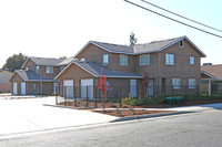 4419 W Myrtle Ave in Visalia, CA - Foto de edificio - Building Photo