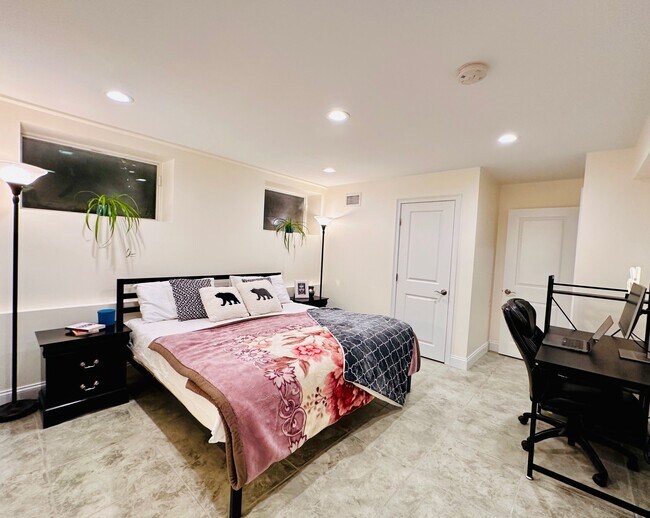 18 Senator Bolling Cir, Unit 1 in Boston, MA - Building Photo - Building Photo