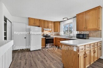 1476 Shadow Wood Dr in St. Charles, MO - Building Photo - Building Photo