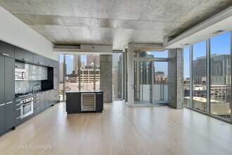 550 N Saint Clair St, Unit 2501 in Chicago, IL - Foto de edificio - Building Photo