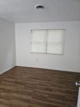 165 Midway Dr in Oliver Springs, TN - Building Photo - Building Photo