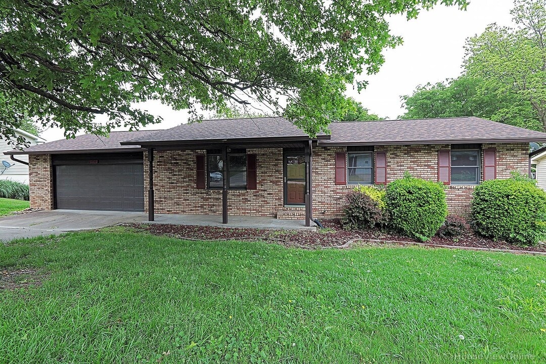 1730 Carolina Ln in Cape Girardeau, MO - Building Photo