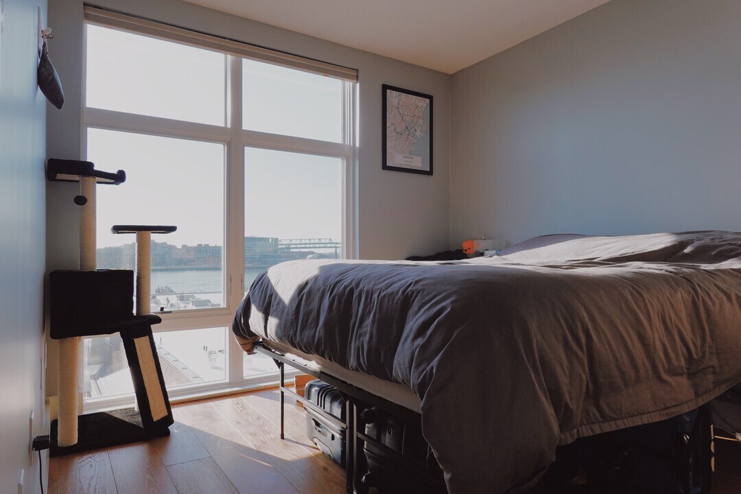 250 Meridian St, Unit 407 in Boston, MA - Building Photo