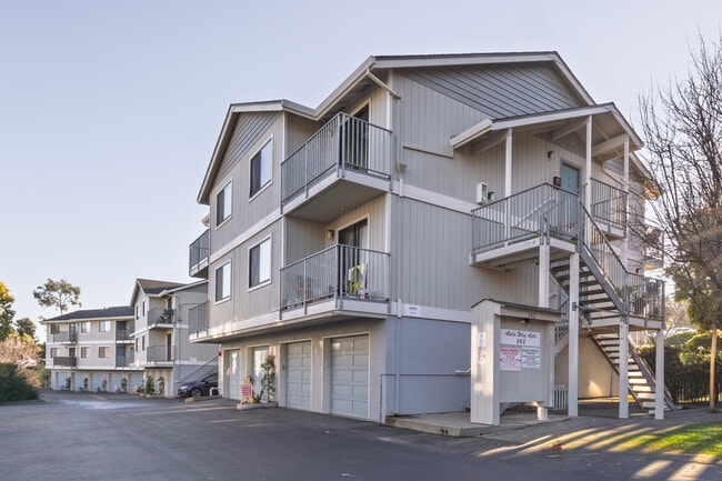 362 Alida Way in South San Francisco, CA - Foto de edificio - Building Photo