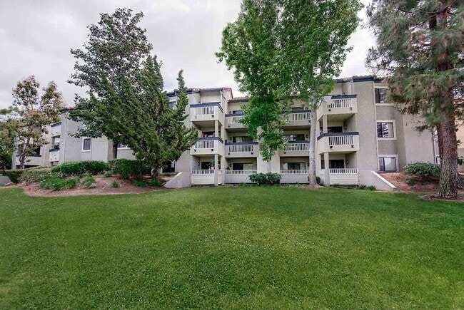 Parkside Court in Santa Ana, CA - Building Photo - Building Photo