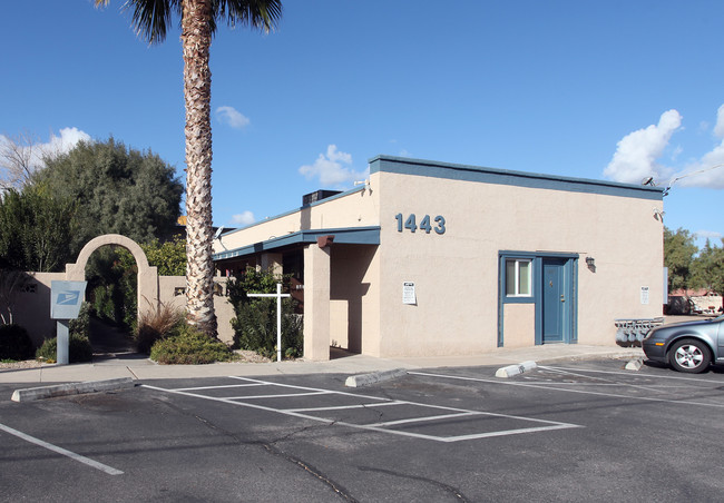 1417 N Alvernon Way in Tucson, AZ - Foto de edificio - Building Photo