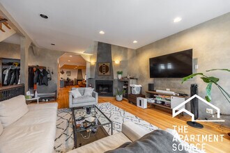 1224 W Augusta Blvd, Unit 2 in Chicago, IL - Building Photo - Building Photo