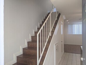 Fulton Townhomes in Van Nuys, CA - Building Photo - Building Photo