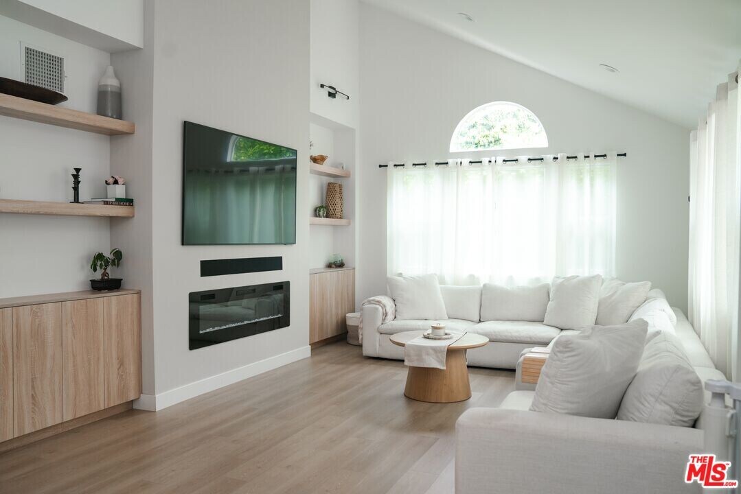 8515 Berger Ave in Los Angeles, CA - Building Photo